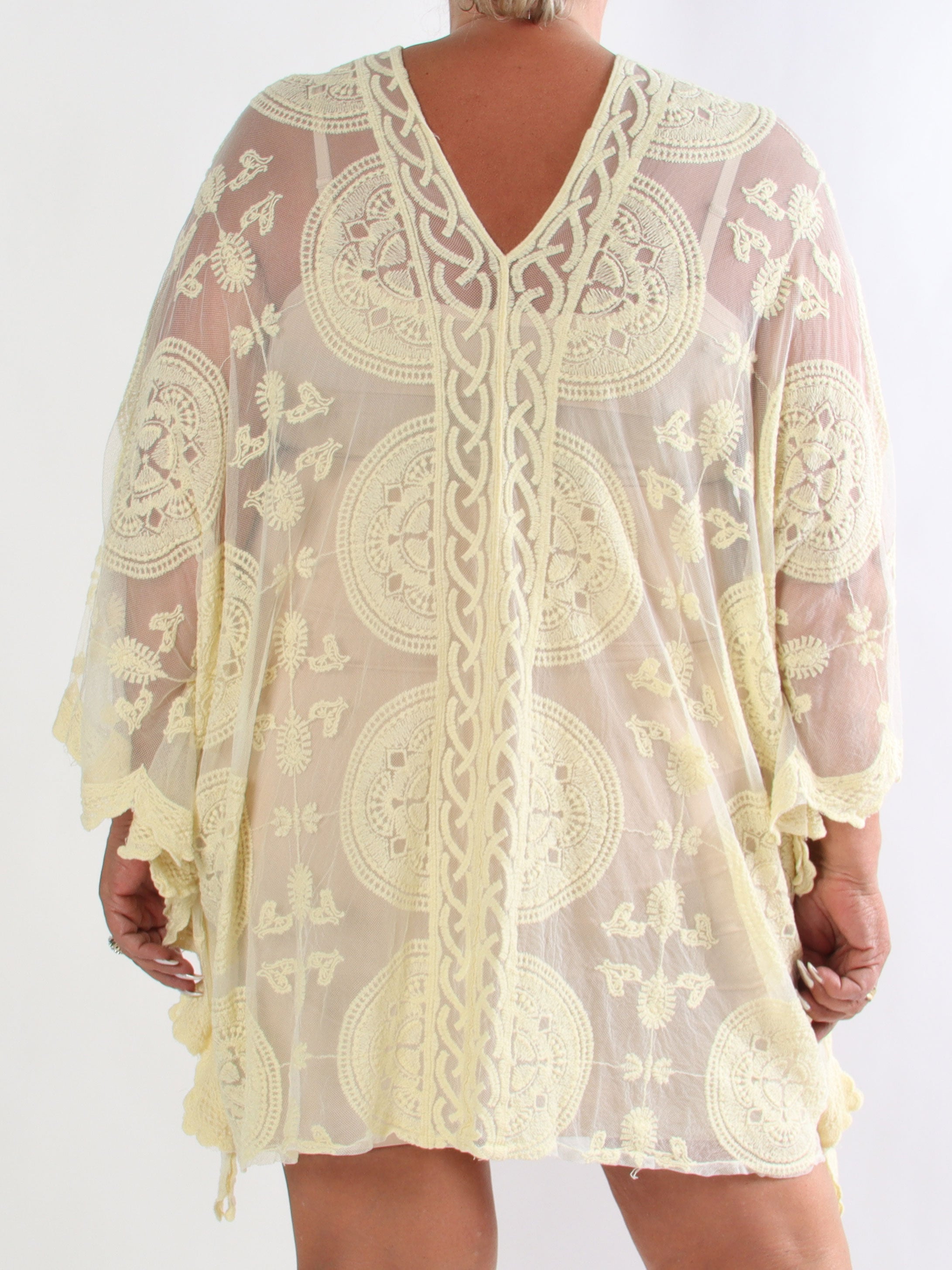 Carmela - Plus size semi-transparent tunikakjole med fine broderede detaljer
